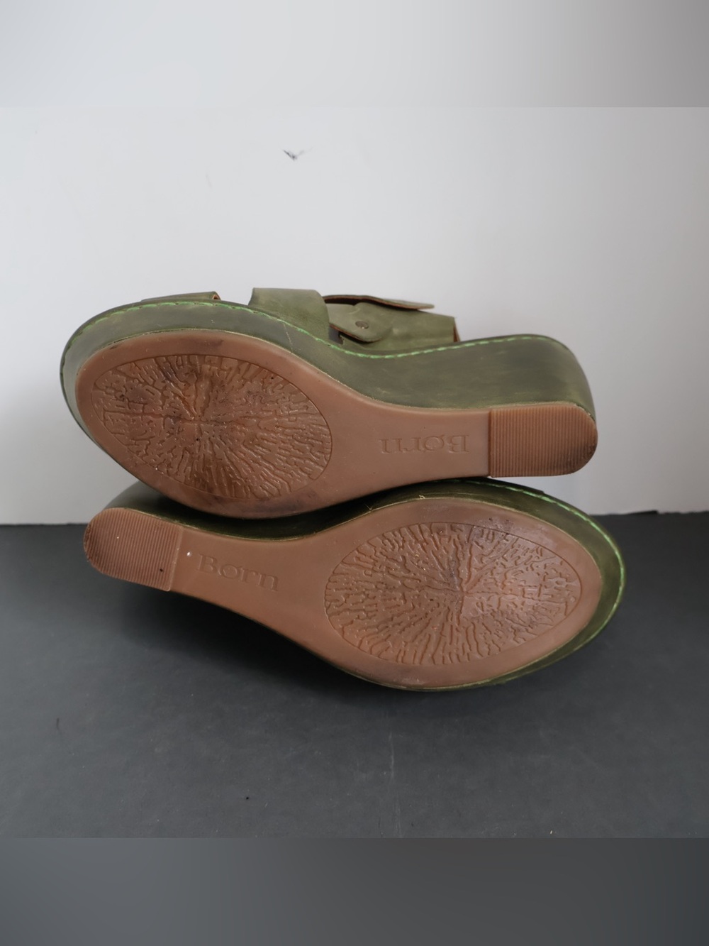 Born Olive Green Leather Wedge Sandals Size 8 - Picture 8 of 11